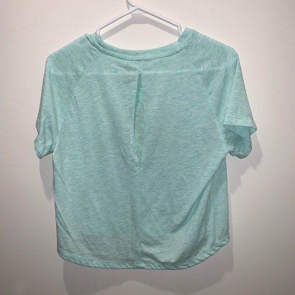 Adidas crop shirt - Picture 3 of 3